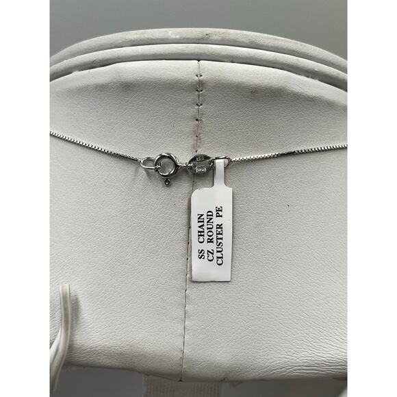 Helzberg Diamonds Sterling Silver CZ Round Cluster Pendant Necklace NWT - Picture 5 of 8